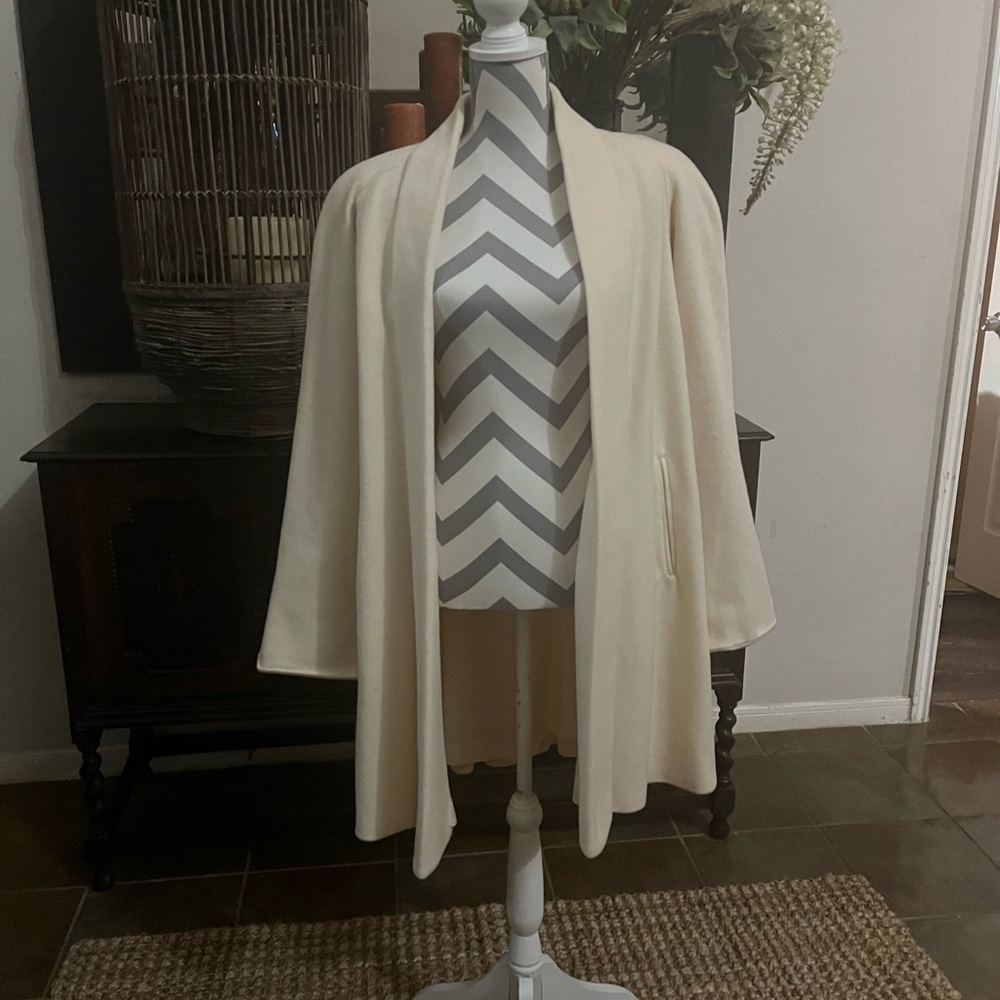 Woman’s coat - Picture 4 of 7
